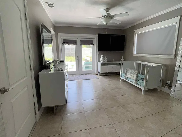7021 Scott St — Photo 5