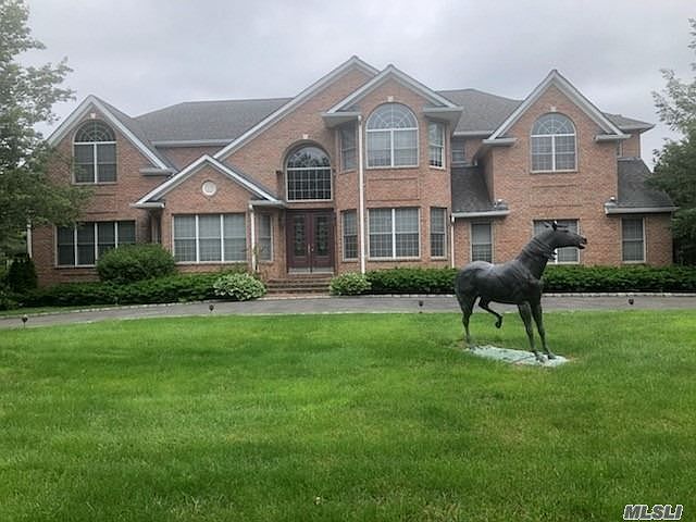 2nd image of 683 Half Hollow Rd