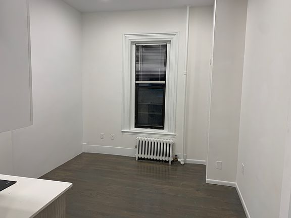 2nd image of 270 Newbury St #1G