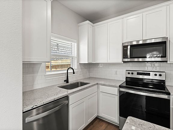 The kitchen of the Sabine floor plan has sprawling granite countertops.