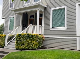 2833 NE Couch St, Portland, OR 97232