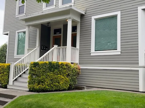 2833 NE Couch St, Portland, OR 97232