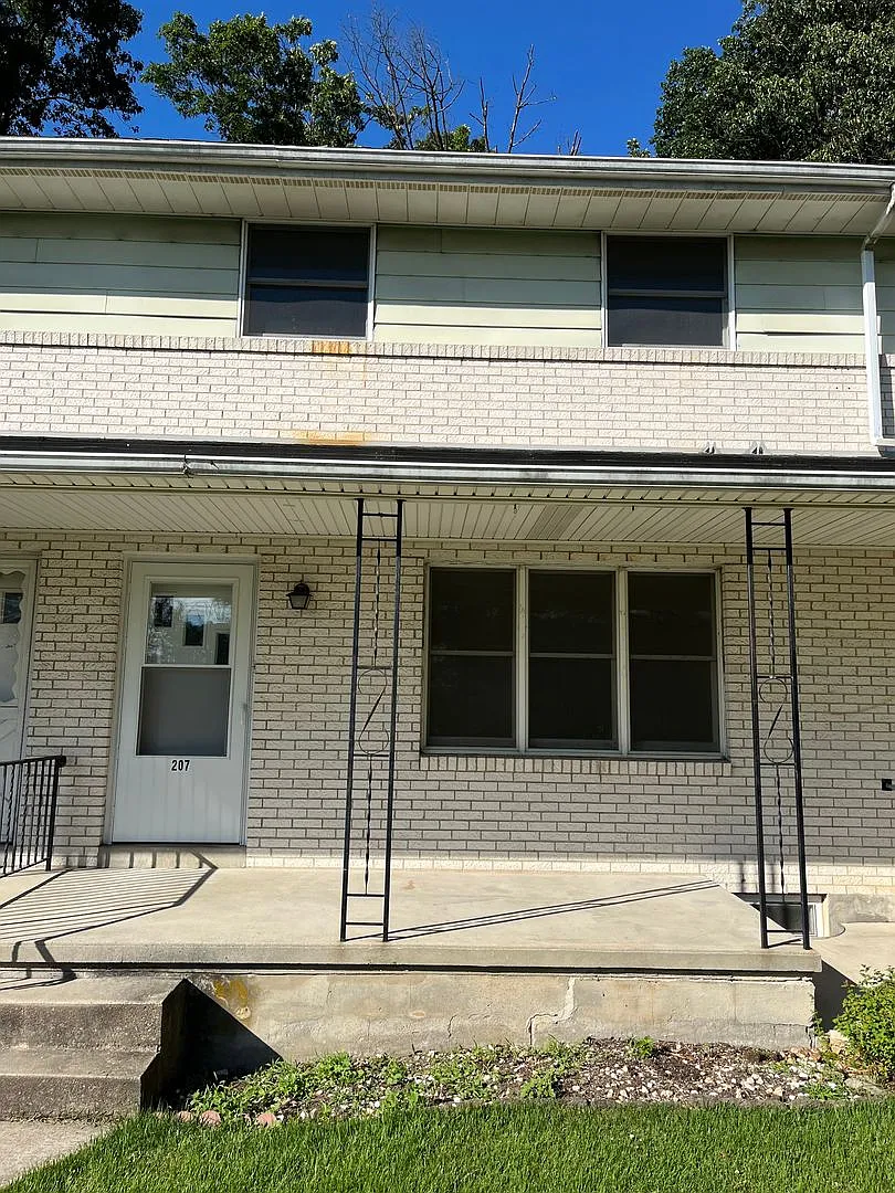 Fleetwood 2 bedroom Townhome — Photo 2