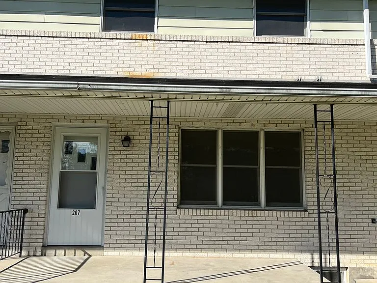 207 S Beech St — Photo 1