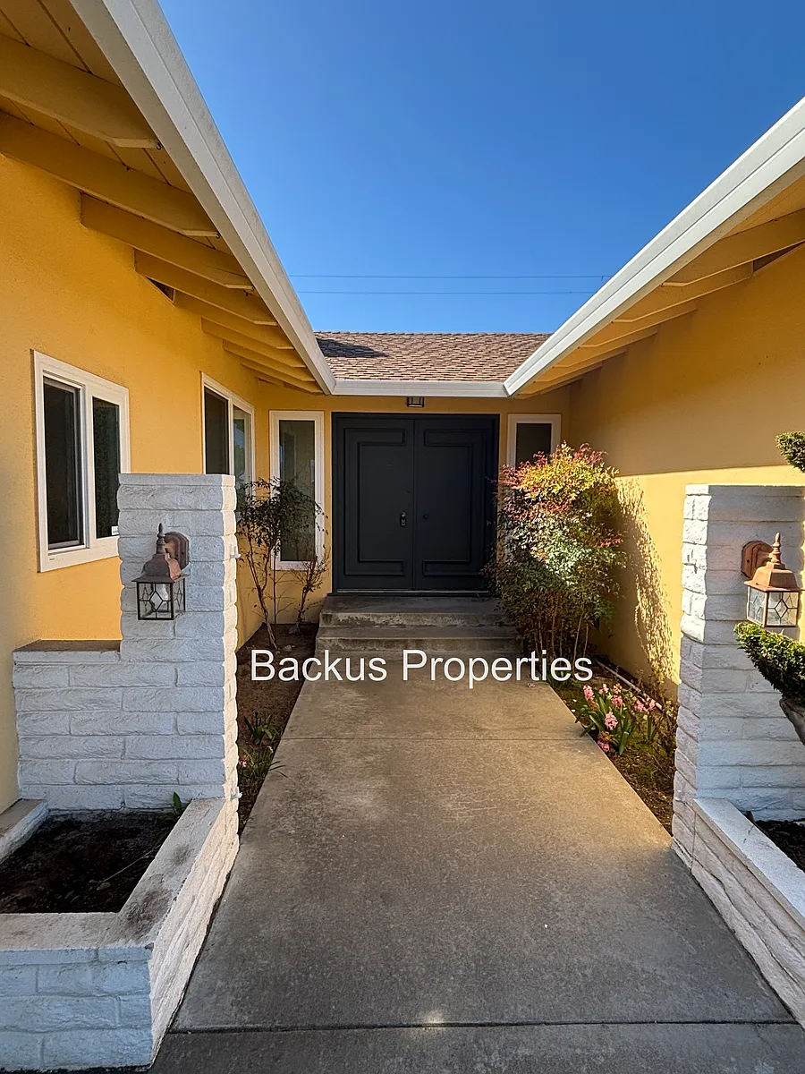 Building Photo - 1150 San Diego Dr