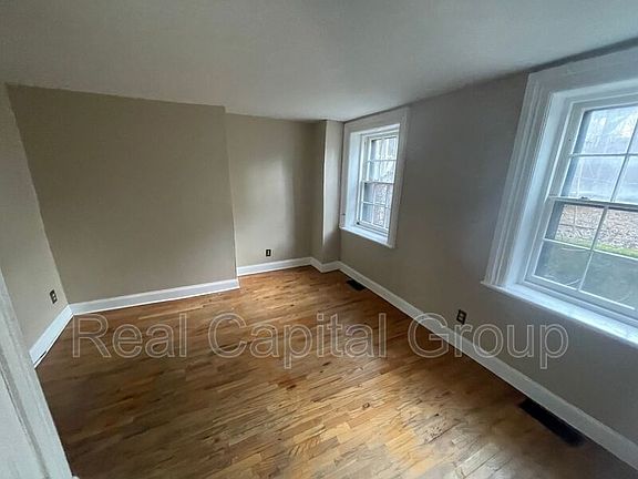 4th image of 17 Ash Grove Pl #1