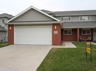 7642 Maplewood Ct, Lincoln, NE 68510