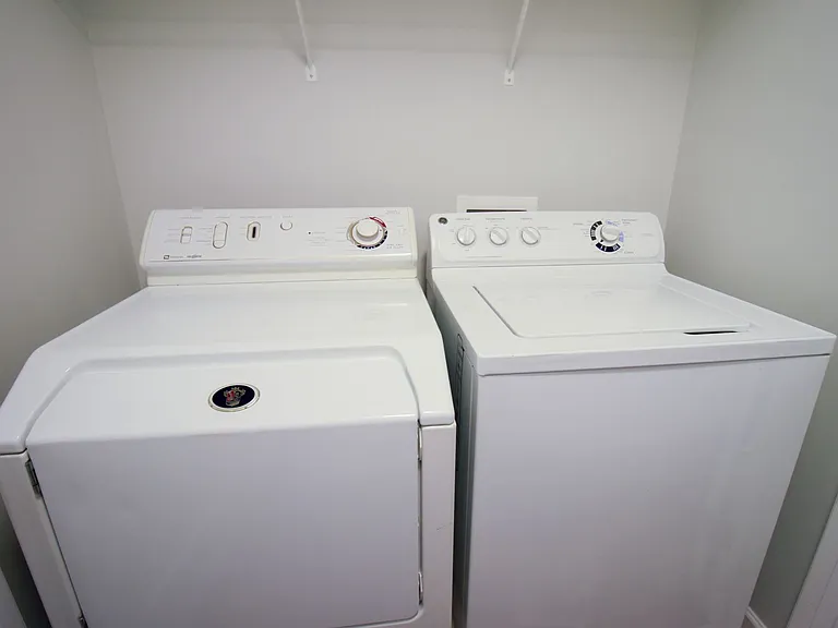 264 W Bland St — Photo 17
