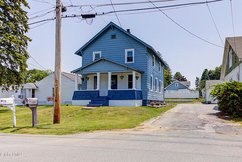 2nd image of 32 Fullerton Avenue