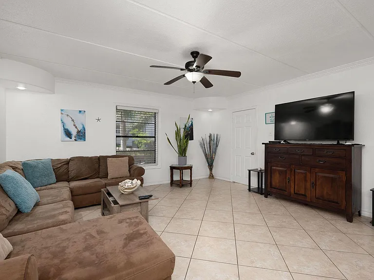 104 E Parade Dr #6 — Photo 15