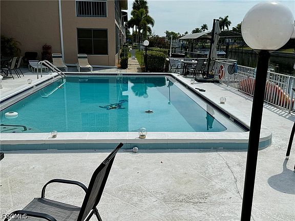5th image of 806 SE 46th St APT 1F