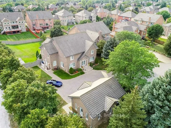 1918 Royal Credit Blvd, Mississauga, ON L5M 4Y1