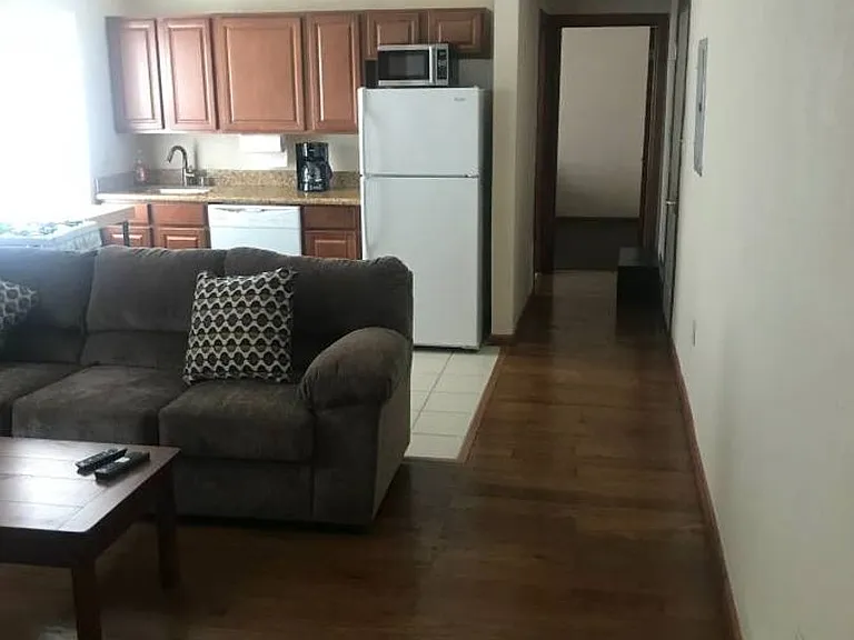 1001 E Cason st — Photo 2