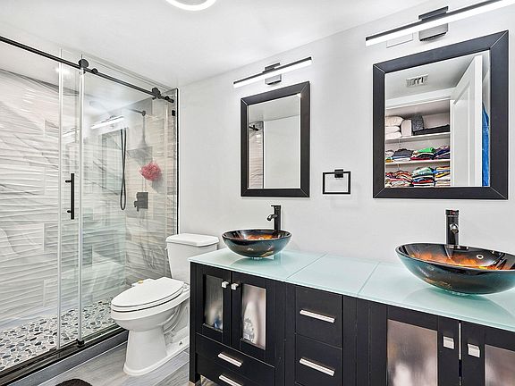 4th image of 18 Royal Palm Way Way #109