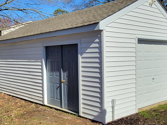 Detached garage/workshop