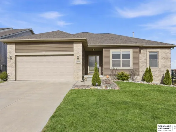 20908 Camden Ave, Elkhorn, NE 68022