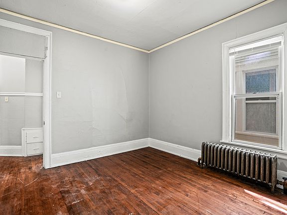 4th image of 2937 N Maryland Ave #1