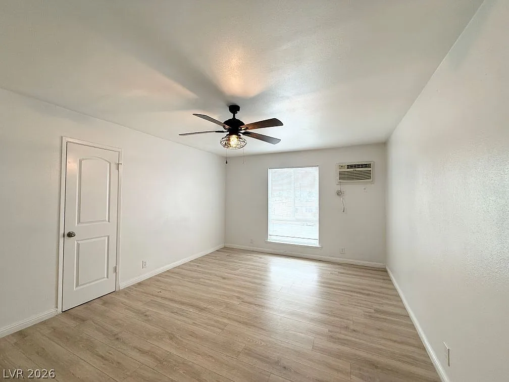 2 bed, 1.0 bath, 3180 sqft, $1,240 — Photo 3