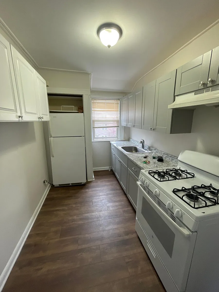 Building Photo - 131 Claremont Ave #3R