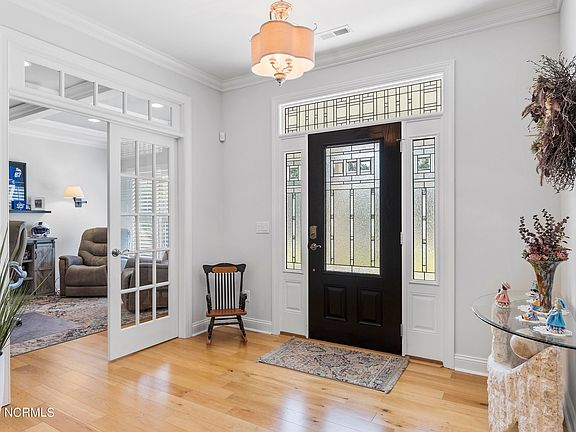 4th image of 3228 St James Drive SE
