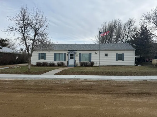 205 Day St, Winifred, MT 59489