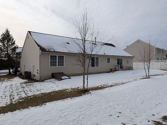 4th image of 20 Shelly Dr