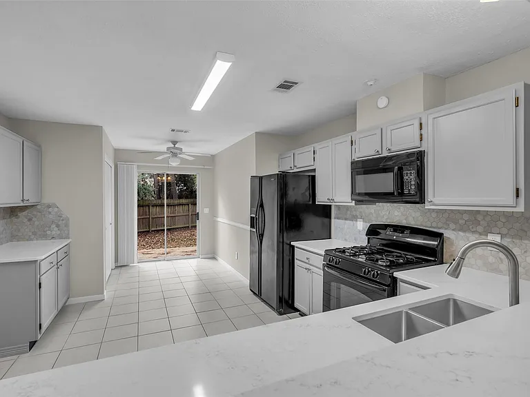 10 Treadwell Ct — Photo 9