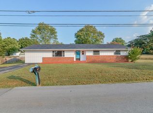 202 Cherry St, Mt Carmel, TN 37645