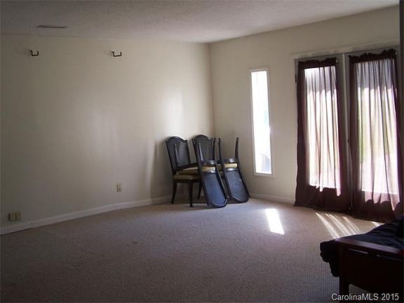 5th image of 135 Single Oak Dr