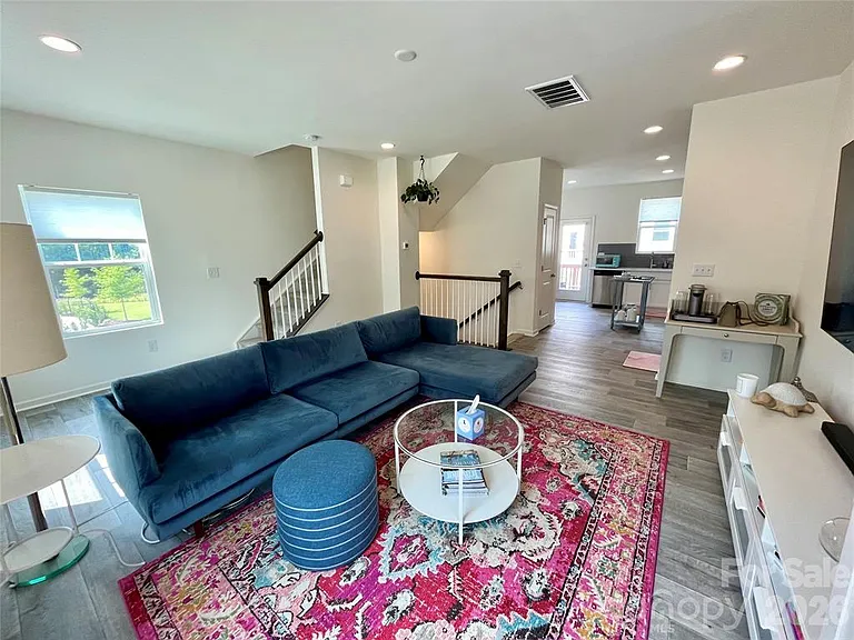 11005 Woodland Creek Way — Photo 15