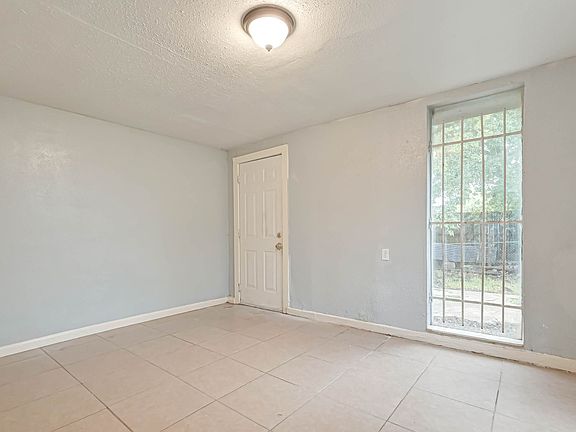 2nd image of 4026 Knoxville St