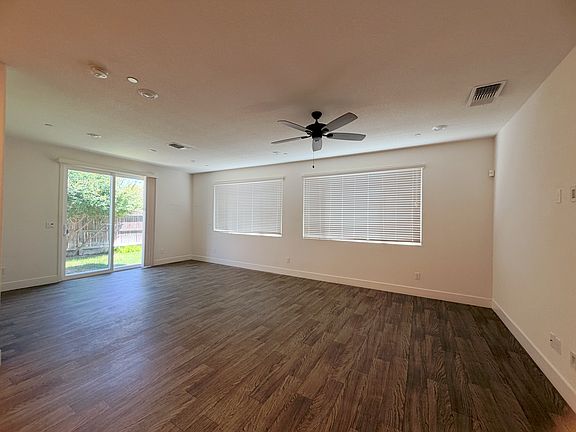 5th image of 2376 Urdaneta Way