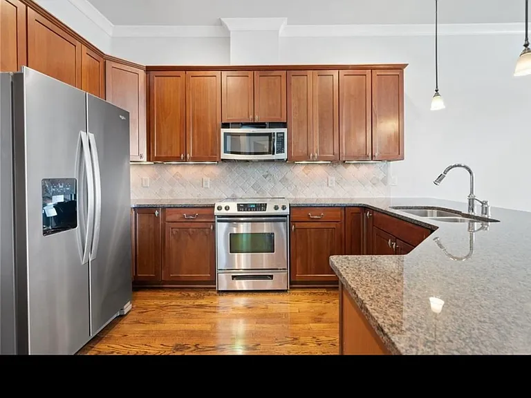 360 Chambers St #311 — Photo 2