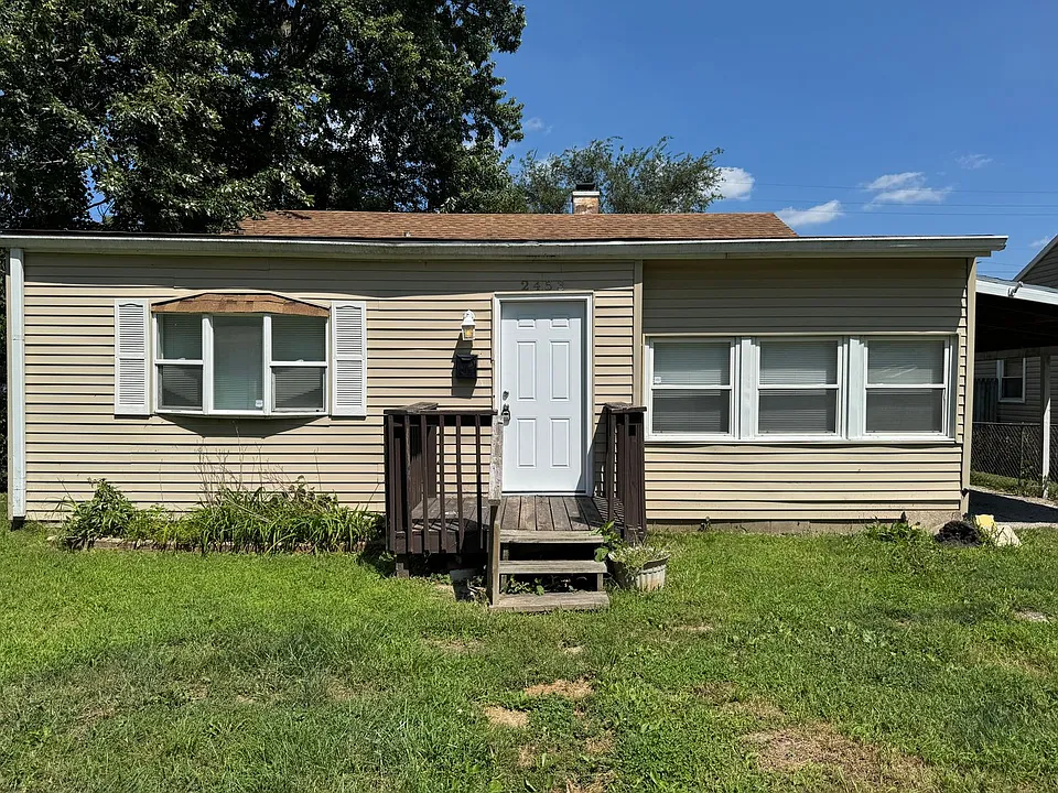 2453 N Goodlet Ave