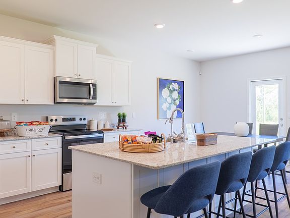 5th image of 4025 Ashbourne Dr