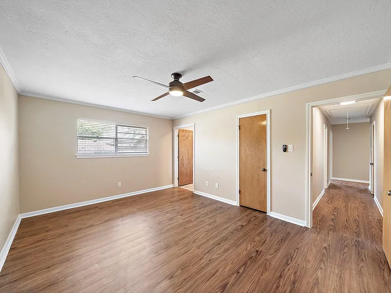 1104 Hillcrest Dr — Photo 12