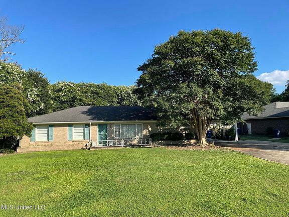 2nd image of 307 Oak Ct