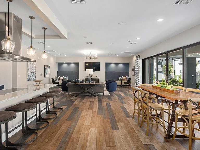 Avari Modern Apartments — Photo 32
