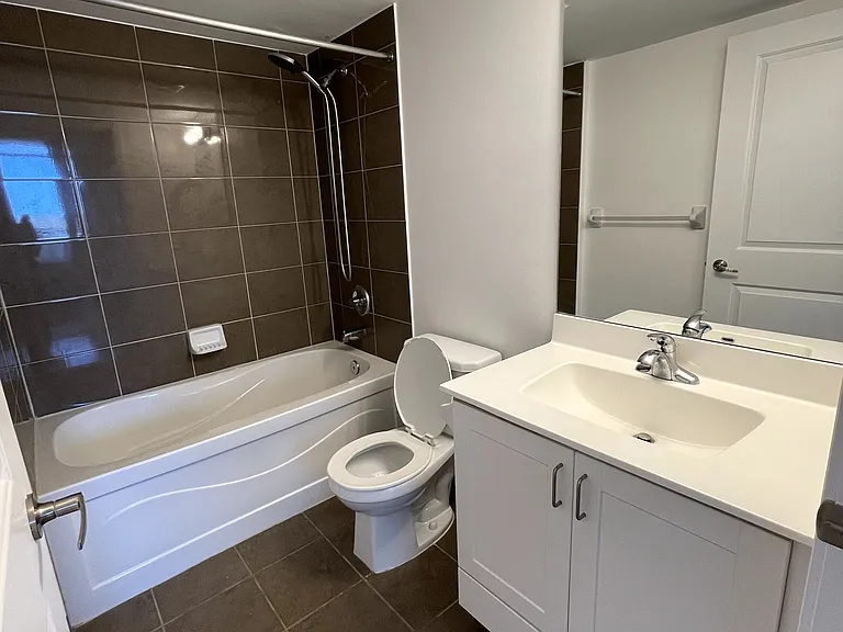 330 Burnhamthorpe Rd S #708 — Photo 12