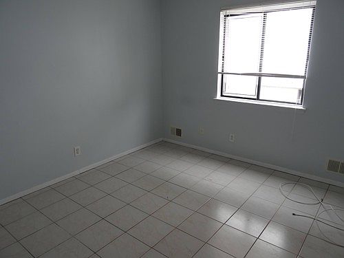 3rd image of 453 Klondike Ave
