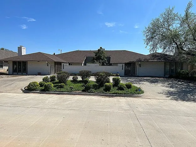 1508 Glenbrook Dr — Photo 12
