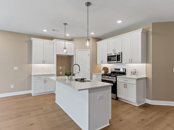 1736 Green Meadows Ln