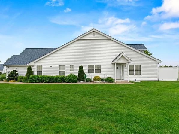 43 Summerfield Lane N #43, Aquebogue, NY 11901