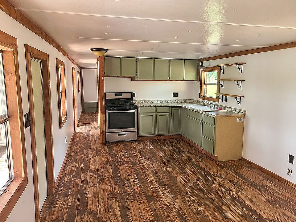 1st image of 443 Lakeside Dr