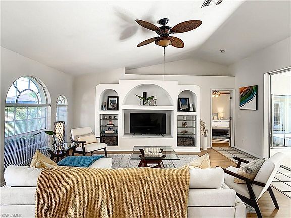 5th image of 2623 SW 22nd Pl