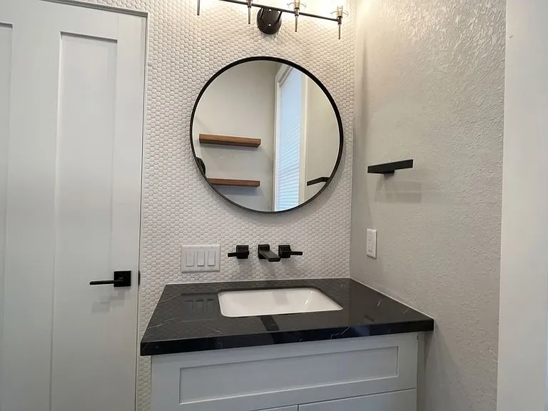 218 N French St — Photo 11