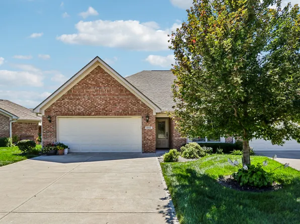 4935 W Harrisburg Ct, New Palestine, IN 46163