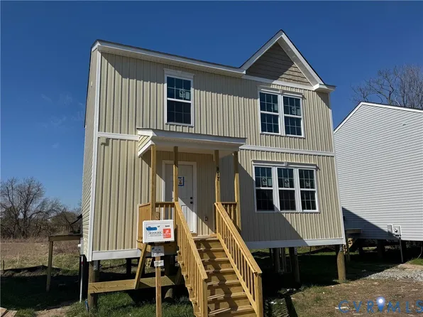 817 Kirby St, West Pt, VA 23181