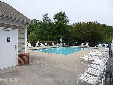 3 bed, 2.5 bath, 1745 sqft, $1,900 — Photo 4