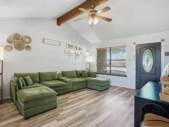 4041 Country Meadows Cir, Granbury, TX 76049